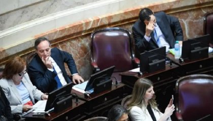 Senador peronista aliado de Milei es expulsado del congreso por coimas: exigen nulidad de esa ley