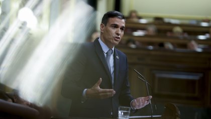 El presidente español Pedro Sánchez anuncia medidas para maquillar la crisis y la inflación