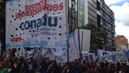 El kirchnerismo parlotea contra Macri, pero entrega la lucha universitaria