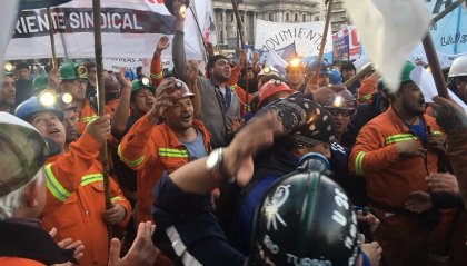 [VIDEOS] Los mineros de Río Turbio acampan frente al Congreso para rechazar el Presupuesto 2019