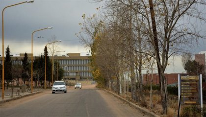 Negocios privados en la Universidad del Comahue: el debate por la apertura de la calle