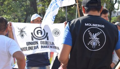 Trabajadores del Molino Cañuelas se movilizaron a Casa de Gobierno