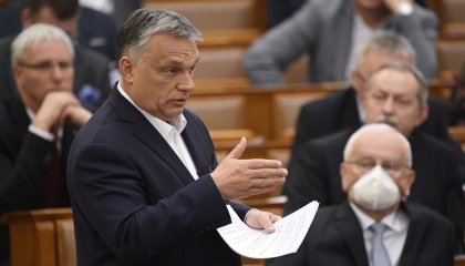 El Parlamento húngaro da "plenos poderes" al primer ministro Viktor Orbán