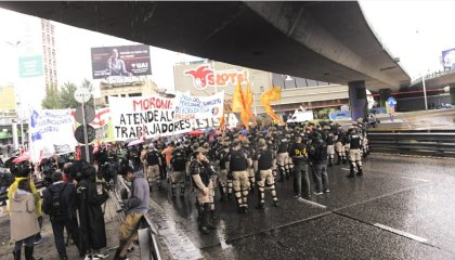 Puente Pueyrredón: trabajadores de varios sectores realizan corte por diversas demandas