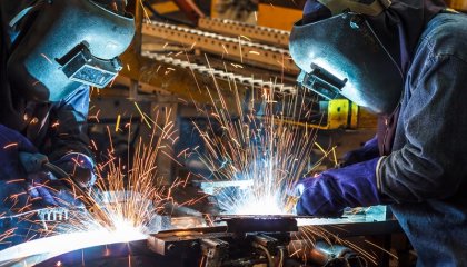 FIEL: la industria cayó 9,5 % en febrero	