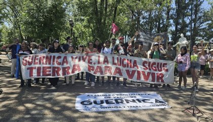 Paro y jornada de lucha: las familias de Guernica se movilizaron al municipio