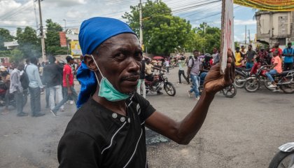 Miles protestan en Haití por el aumento en el costo de vida