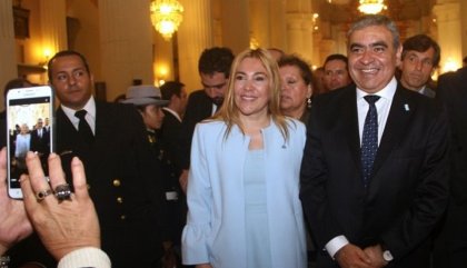 Alfaro dice que está en contra de los tarifazos mientras su esposa los vota en el Congreso