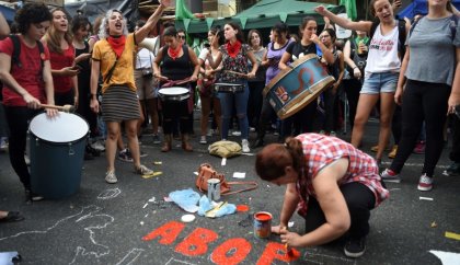 Dinamarca bajará a 15 años la edad para acceder a un aborto sin autorización de los padres 