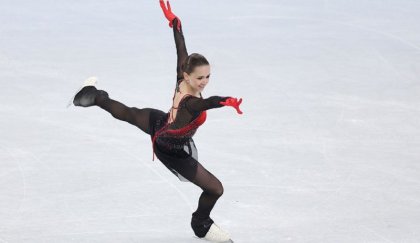 La rusa Kamila Valieva se consagra como la primera mujer en lograr el salto cuádruple en patinaje artístico