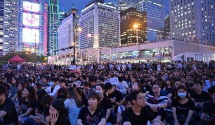 Empleados públicos se suman a las protestas contra el gobierno en Hong Kong