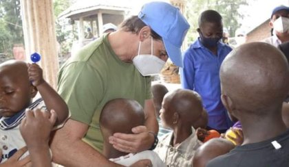 Navidad “multicolor”: viaje de Lacalle Pou al Congo y cierre de Casa de Galicia