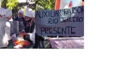 1ro de Mayo Río Tercero: Auxiliares Paicor hicieron un gran locro para crear un fondo de lucha