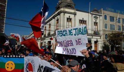 Pescadores artesanales exigen descarte al veto: "Si no tenemos una respuesta del gobierno, quemamos Chile"