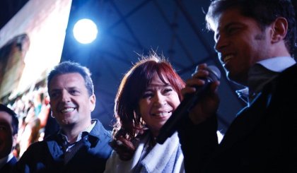 De “traidor” a “héroe”: Cristina Kirchner presentó su libro junto a Sergio Massa 