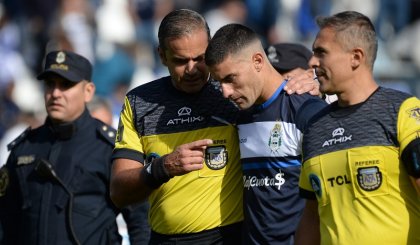 Insólito robo: el árbitro Penel pidió disculpas a Gimnasia tras anularle el gol del triunfo