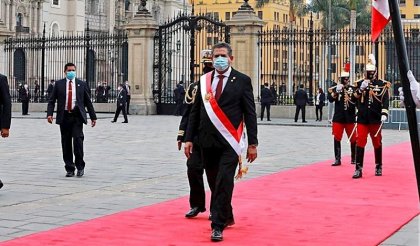 Manuel Merino jura como presidente de Perú en medio de protestas