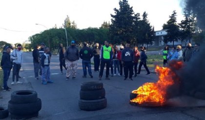 Paro y cortes de trabajadores municipales en Punta Alta 