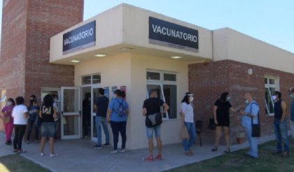 Trabajadores del hospital Posadas denuncian vacunación vip