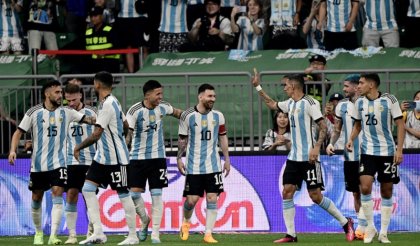 De acá a la China: la Selección Argentina exhibió su fútbol derrotando 2 - 0 a Australia