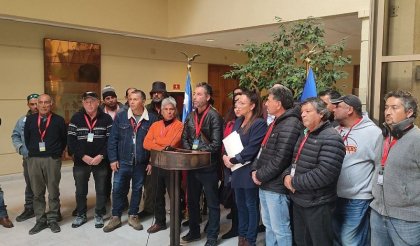 Pescadores de la bahía de Narau denuncian en el Congreso instalación de desaladora en la bahía de Quintero-Puchuncaví