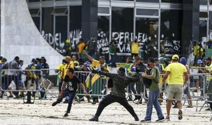 Juez de la Corte Suprema suspendió al gobernador bolsonarista de Brasilia