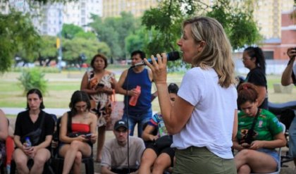 Vecinos realizaron una asamblea junto a las diputadas Myriam Bregman y Alejandrina Barry