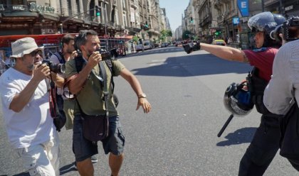 Represión en #Cuadernazo de MadyGraf: exigen la libertad de los detenidos