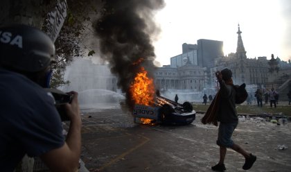 El accionar de infiltrados policiales fue utilizado para justificar la represión a la marcha frente al Congreso