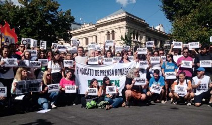 La Plata: protesta de trabajadores de prensa en repudio al intento de cierre de Telam