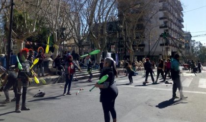 Cansados de la represión y el hostigamiento artistas callejeros se manifiestan en Rosario