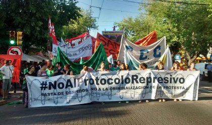 Mendoza: corte de trabajadores frente al Casino contra los despidos y el protocolo de Bullrich