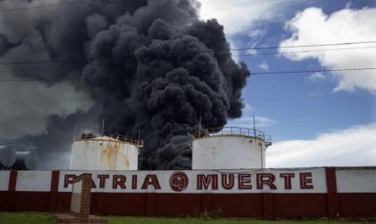 Incendio de un depósito petrolero en Cuba deja 17 bomberos desaparecidos y 121 heridos