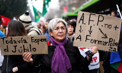 ¿Un nuevo impulso contra las AFP? Trabajadora de la salud se suma a retirar sus fondos previsionales 