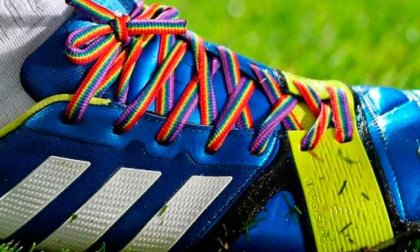 Contra la homofobia: clubes de la Liga Española de Fútbol usarán botines con cordones arcoiris