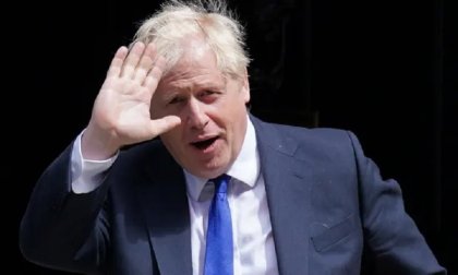 Cada vez más miembros del Gobierno conservador de Boris Johnson le exigen que renuncie 