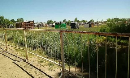 Gral. Roca: vallado y vigilancia policial en el barrio Chacramonte por tomar tierras - YouTube