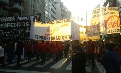 Despedidos de Coca Cola cortan Corrientes y Callao