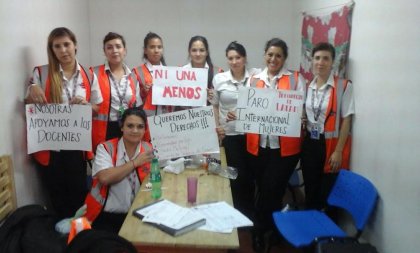 Trabajadoras aeronáuticas en el #ParoInternacionaldeMujeres