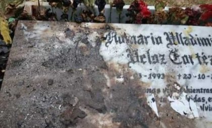 Ultra derecha quema memorial de joven asesinado durante el Estado de Emergencia