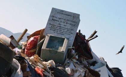 Memorial de Jaime Guzmán aparece en vertedero de Antofagasta