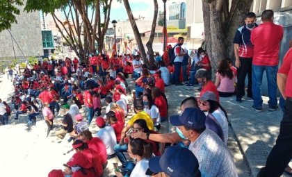 Concentración de trabajadores contra Ley de Empleo Público