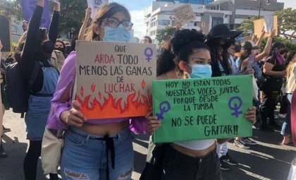 La izquierda acompañó marcha contra la violencia patriarcal