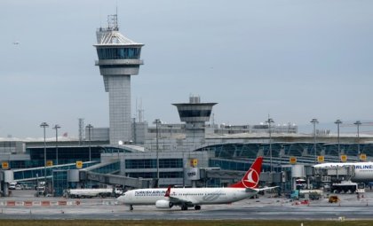 Dos explosiones estremecen el aeropuerto de Estambul