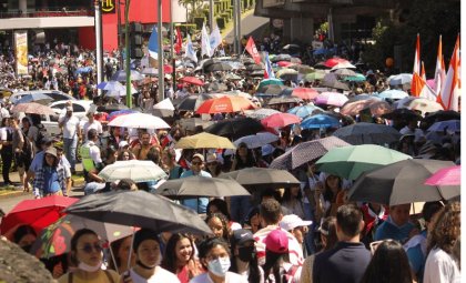 Masiva manifestación impide al gobierno realizar propuesta de recorte al FEES