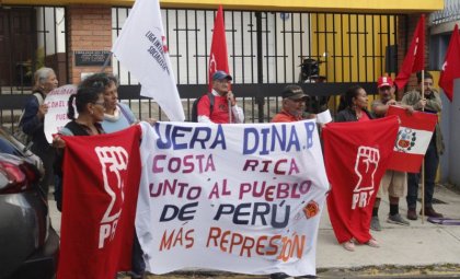 Movilización en la Embajada de Perú contra la represión y en apoyo al pueblo peruano