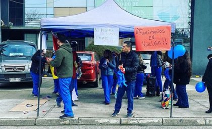 Sigue huelga en clínica Intermédica de Talca: Empresa ofreció bono miserable de $5 mil para alimento y $10 mil para transporte