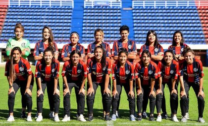 Histórico: Macarena Sánchez y otras jugadoras firmaron con San Lorenzo