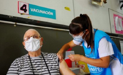 Cómo anotarse para la vacunación de mayores de 80 en Ciudad de Buenos Aires