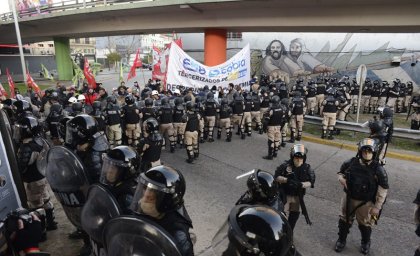 ⚡ TERCERIZADOS DE EDESUR EN LUCHA | Móvil: Trabajadores de EMA manifiestan en Puente Pueyrredón - YouTube